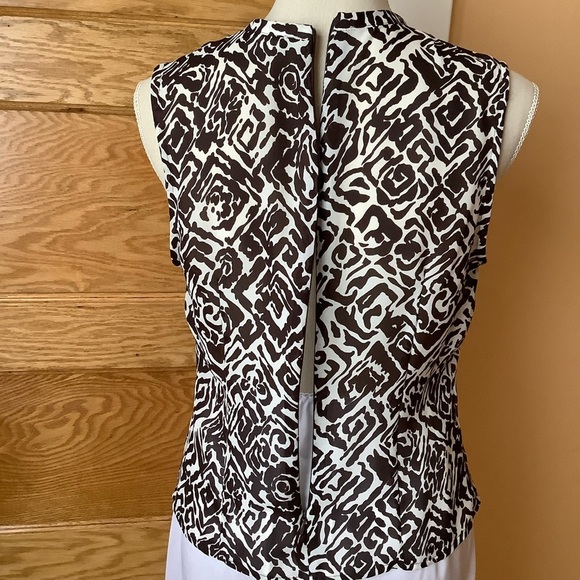 HARVE BENARD Chocolate and Cream Floral Blouse - Picture 6 of 11